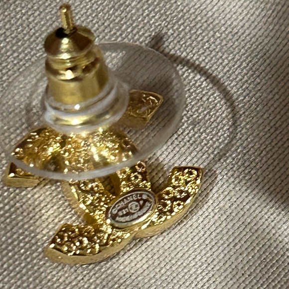 Amber - Picture 3 of 17